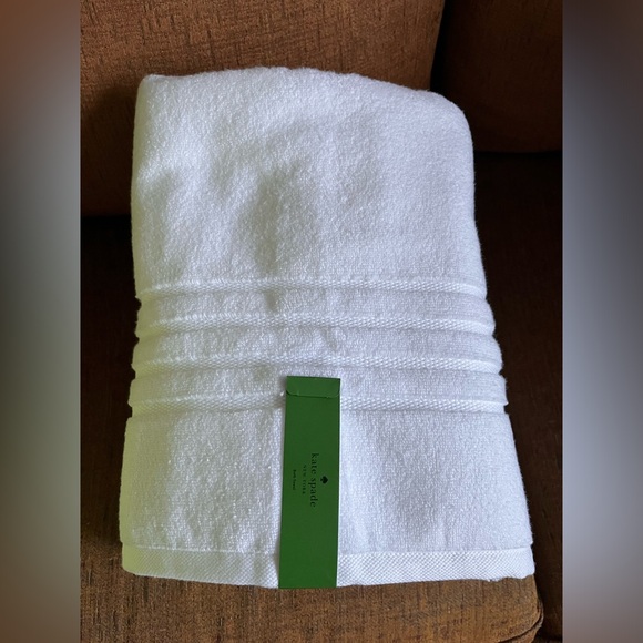 Kate Spade White Bath Towel Set of 2 NWT - Picture 4 of 7